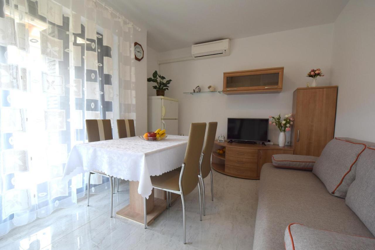 Apartment Biserka Malinska Extérieur photo